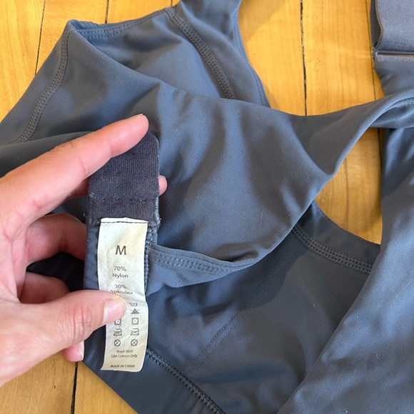 Halara clasp sports bra - Picture 2 of 4